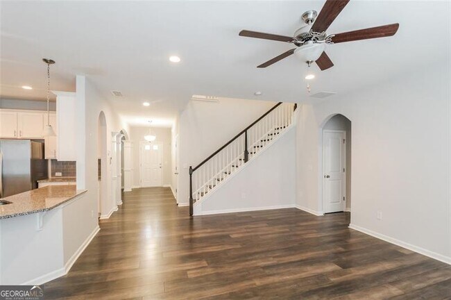 Building Photo - 4525 Sandy Creek Dr