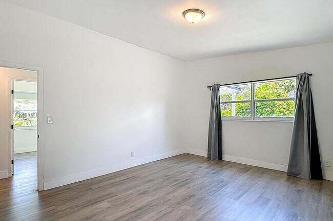 Building Photo - 2291 SW 34th Terrace