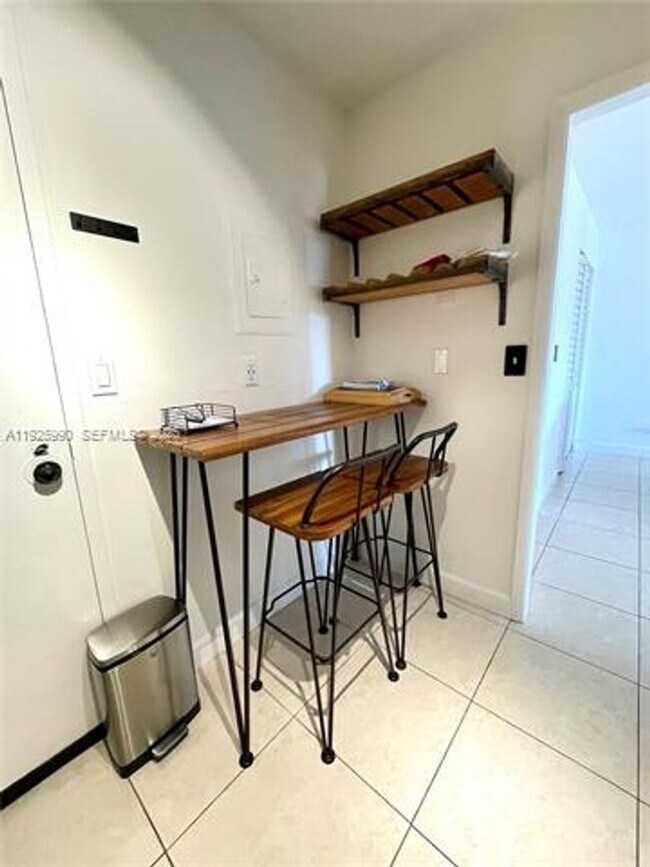 Building Photo - 10101 E Bay Harbor Dr