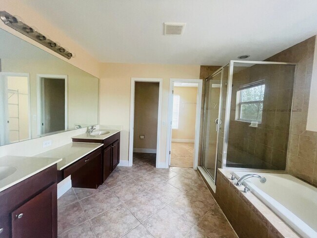 Building Photo - **SUNCOAST LAKES GATED COMMUNITY**