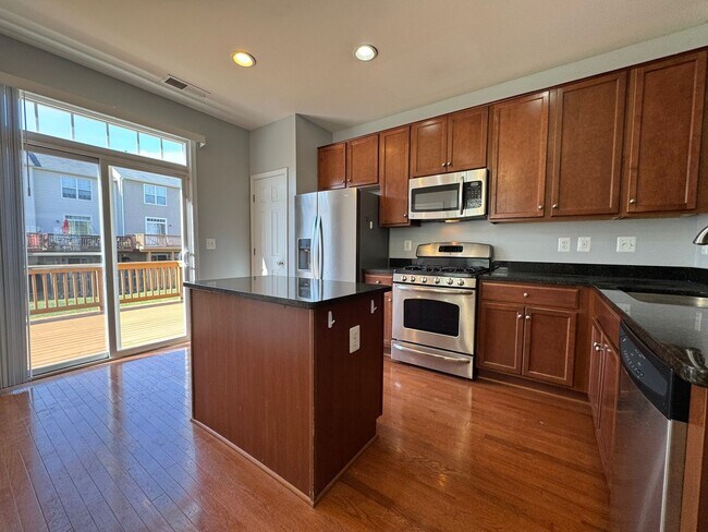 Building Photo - Stunning 3 Bed 3.5 Bath End Unit Townhome In Powells Run Village