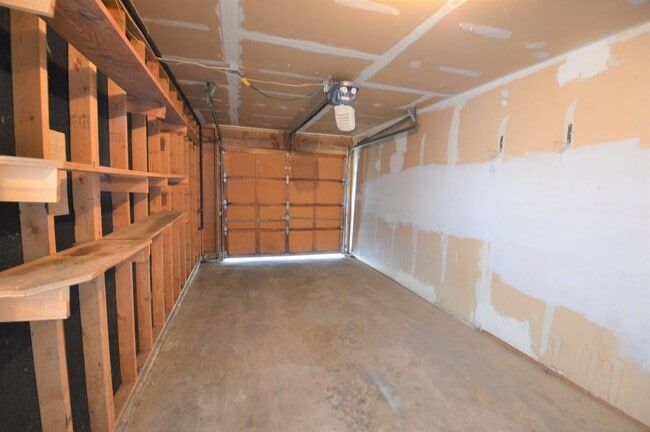 Building Photo - 3Bd/2.5Ba Lafayette Townhome Available Now
