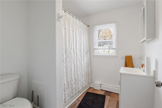 Building Photo - 728 E 343rd St