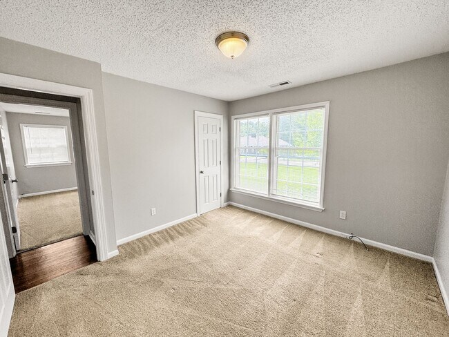 Building Photo - Nice 3 Bedroom Ranch