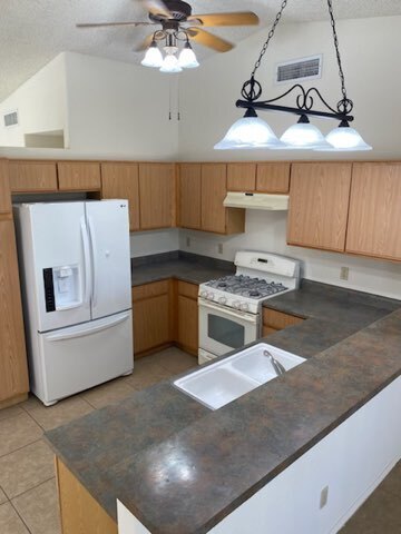 Building Photo - FOR RENT