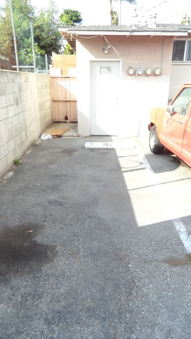 Building Photo - Parton 1521-1527