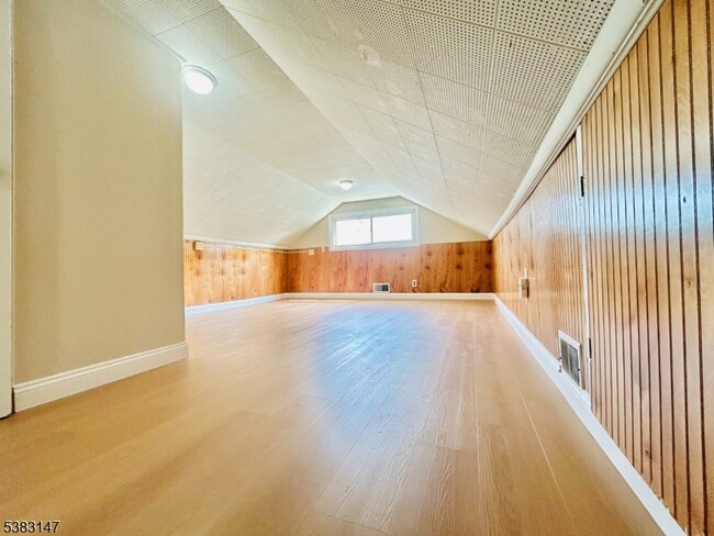Building Photo - 28 Urma Pl