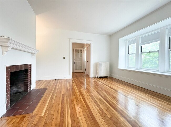 Building Photo - 44 Bellevue St