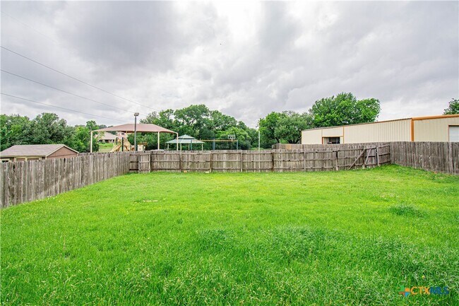 Building Photo - 7003 Osbaldo Dr