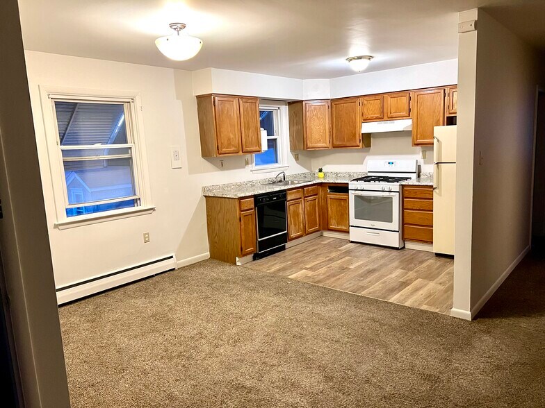 Kitchen - 705 Bywood Ave