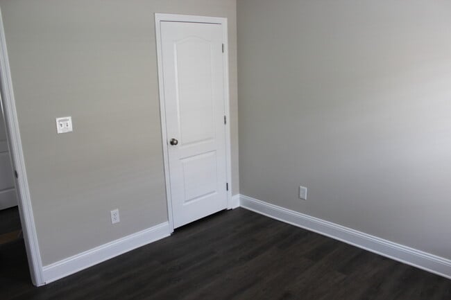 Building Photo - 271 Shadow Ct SW