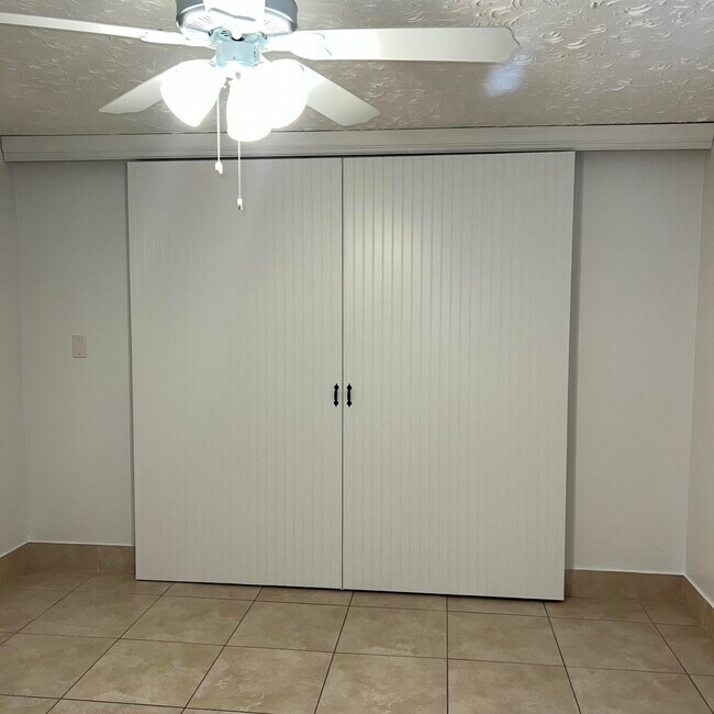 Building Photo - 2302 Sunrise Blvd