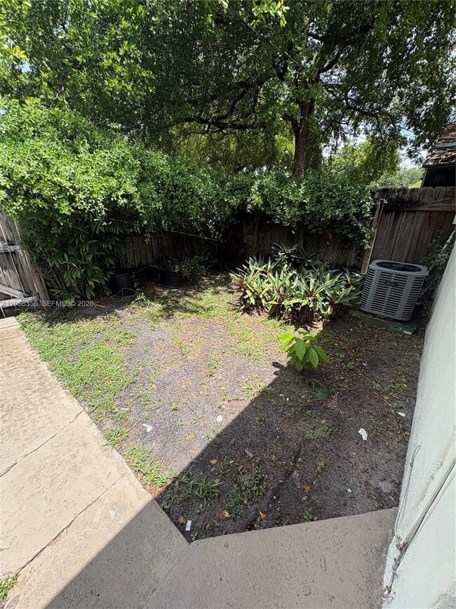Building Photo - 410 Pinecrest Dr