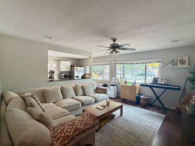Building Photo - Classic Carlsbad Beach Bungalow