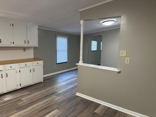 Building Photo - 635 Plaza Dr