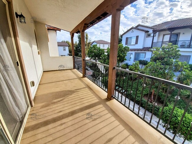 Building Photo - Fantastic Town home off of 76 with A/C.