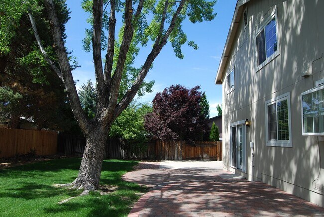 Building Photo - 4 Bedroom Home in Southwest Reno!