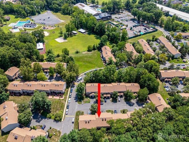 Building Photo - 6 Tulip Ct