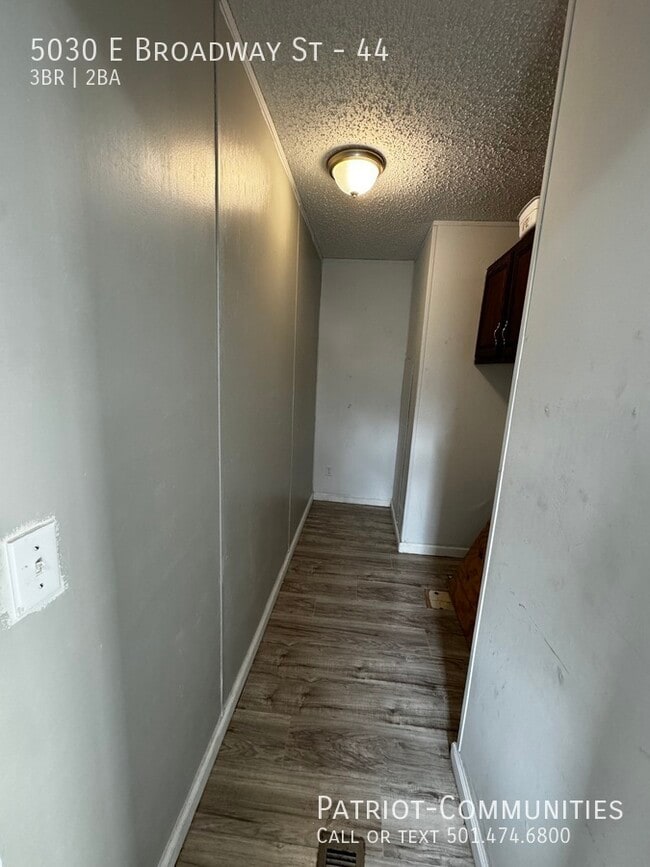 Building Photo - 5030 E Broadway St