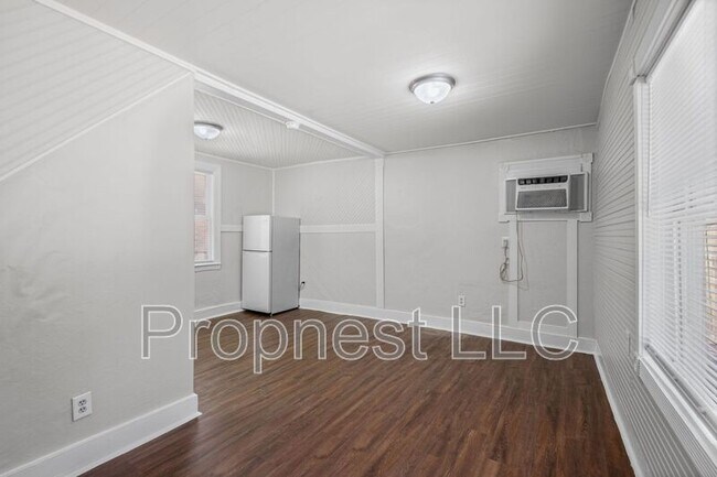 Building Photo - 1306 Carr Ave