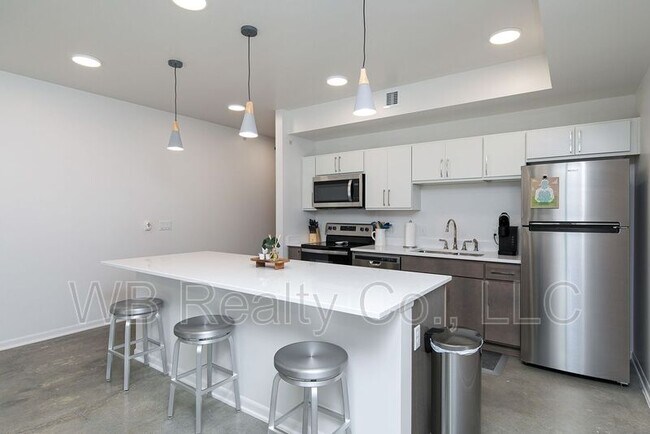 Building Photo - 315 5th St