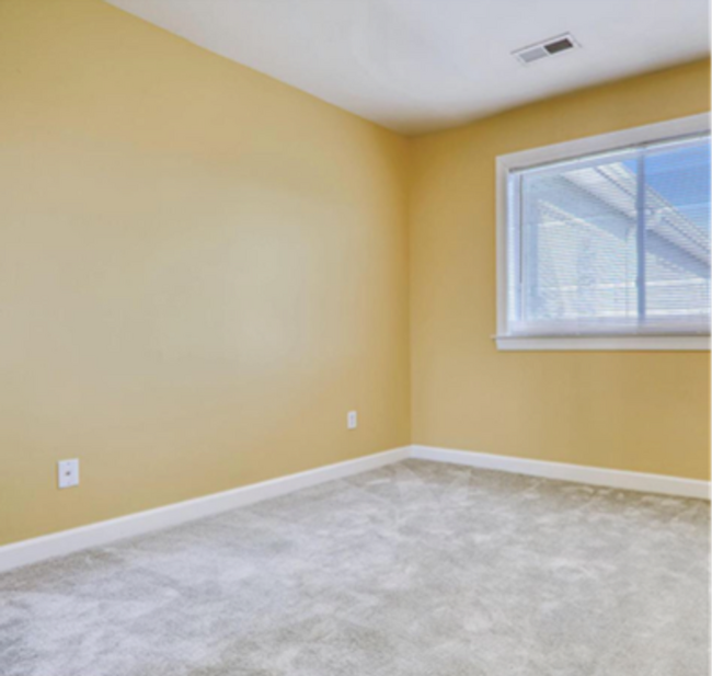 Building Photo - Lovely 2 BR/1 BA Condo in Benning Ridge!