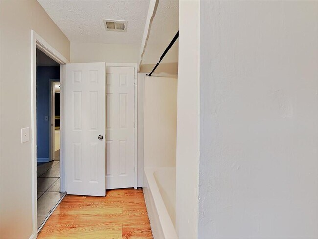 Building Photo - 1289 Knoll Ct NW