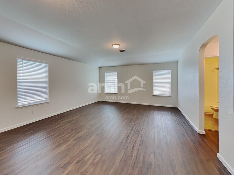 Building Photo - 2417 York Bend