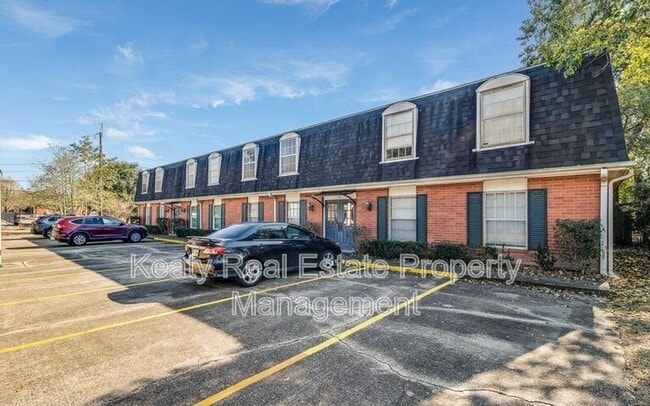Building Photo - 211 Versailles Blvd