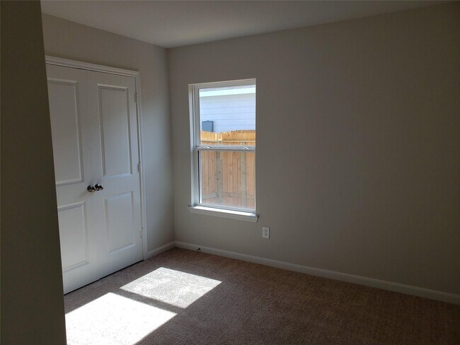 Building Photo - 16129 Sugar Fls Dr