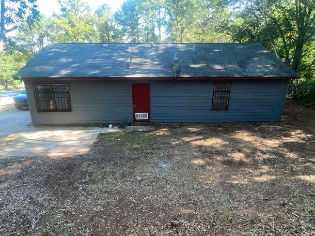 Building Photo - Renovated 3 Bedroom 2 Bath near Fort Moore