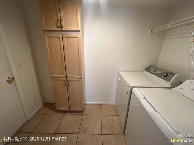 Building Photo - 8461 Blazing Sun Ave