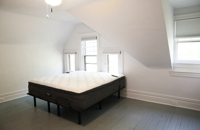 3rd floor master bedroom - 403 West St