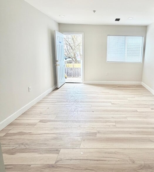 Living room - 42 Warner St