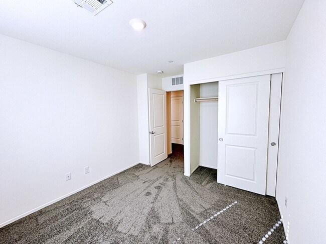 Building Photo - 1 MONTH FREE RENT* 3 BEDROOM TOWNHOUSE LOCATED IN INSPIRADA