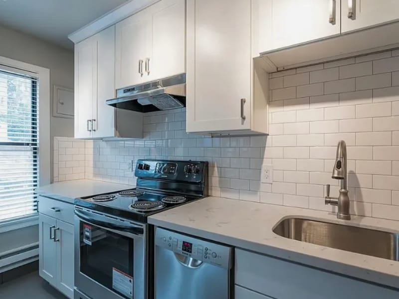 Building Photo - 421 Summit Ave E