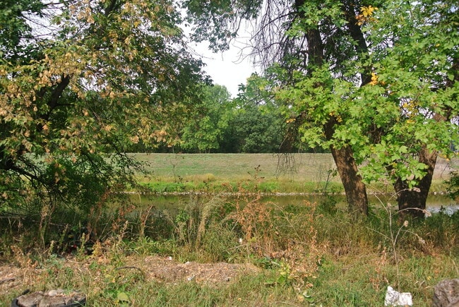 Building Photo - 3 Bedroom House!