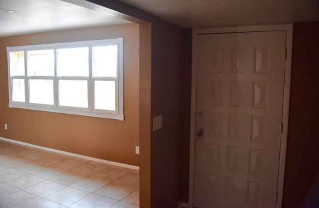 Building Photo - Awesome 5 Bed 2 Bath Home at ASU