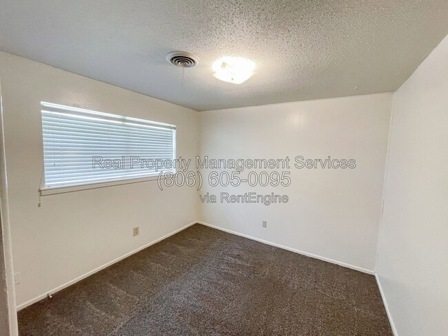 Building Photo - 3406 70th Dr