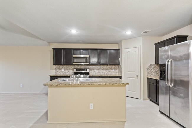 Building Photo - 2414 Fall Aster Dr