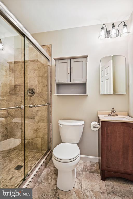 Building Photo - 1293 Quaker Hill Dr