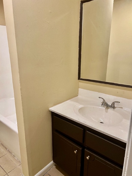 Building Photo - 115 Issac Dr