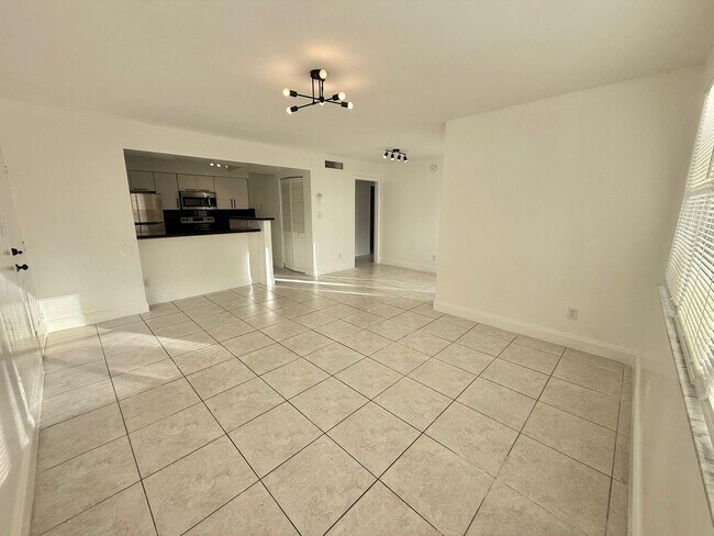 Building Photo - 530 S Park Rd