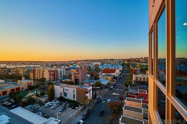 Building Photo - 300 W Beech St