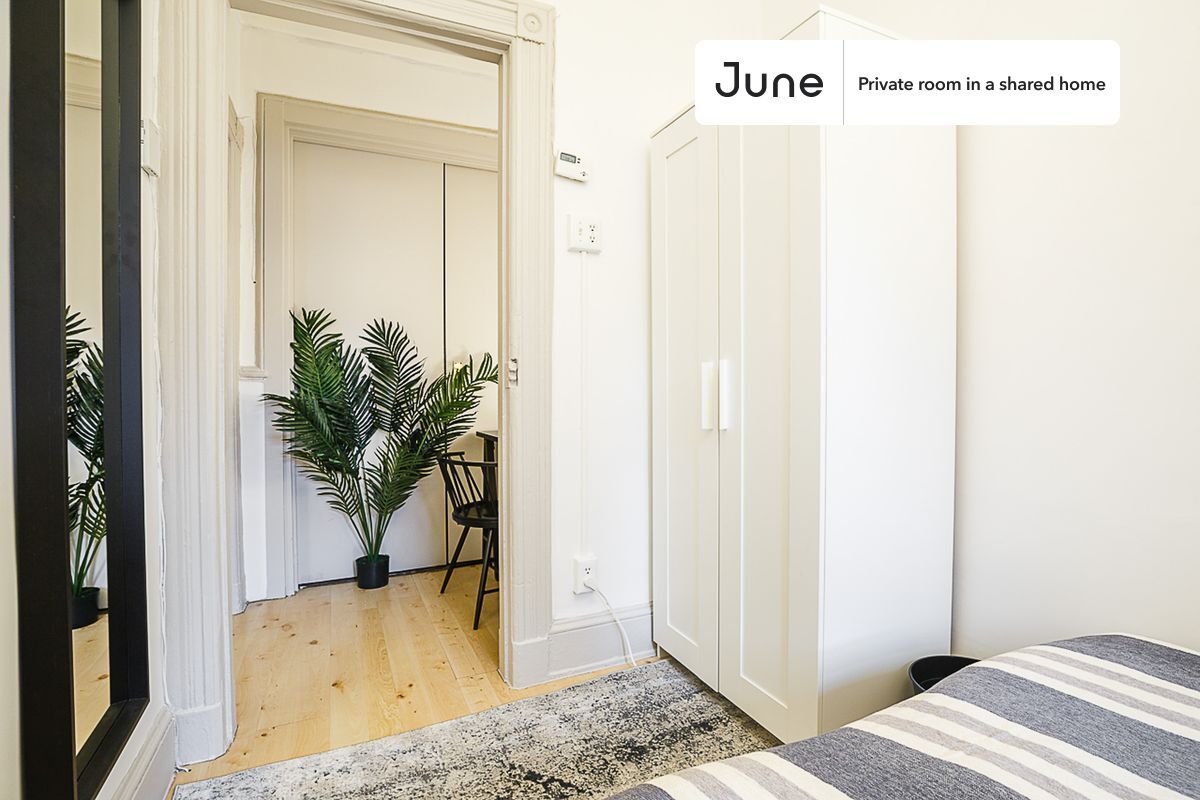 Building Photo - Room in Shared 5 bed/1 bath home in Hell's Kitchen