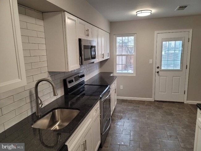 Building Photo - 22 Mimosa Ct