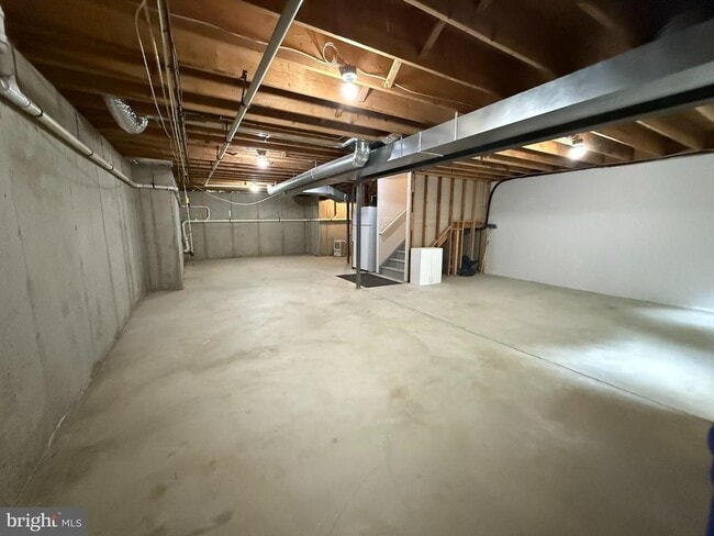Building Photo - 47 Ross Way