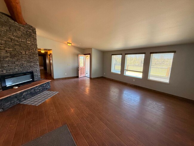 Building Photo - 2550 NW Coyner Ave