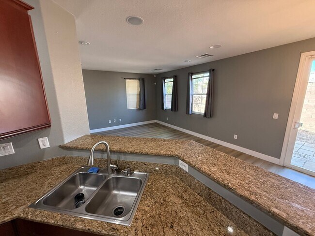 Building Photo - Beautiful 3BED/2BATH  2-Story Townhome in ...