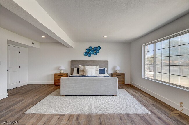 Building Photo - 2685 S Tenaya Way